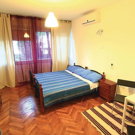 1 Bedroom Awesome Apartment In Pula Buitenkant foto