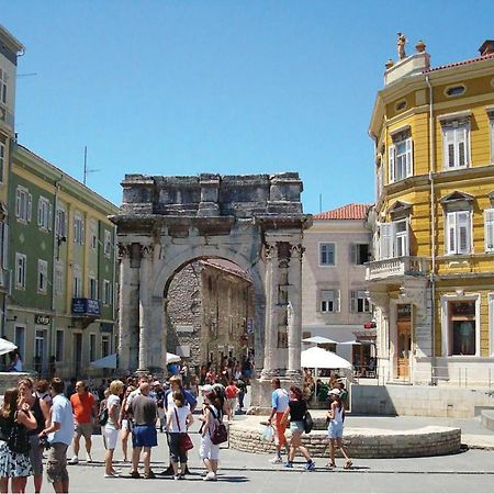 1 Bedroom Awesome Apartment In Pula Buitenkant foto