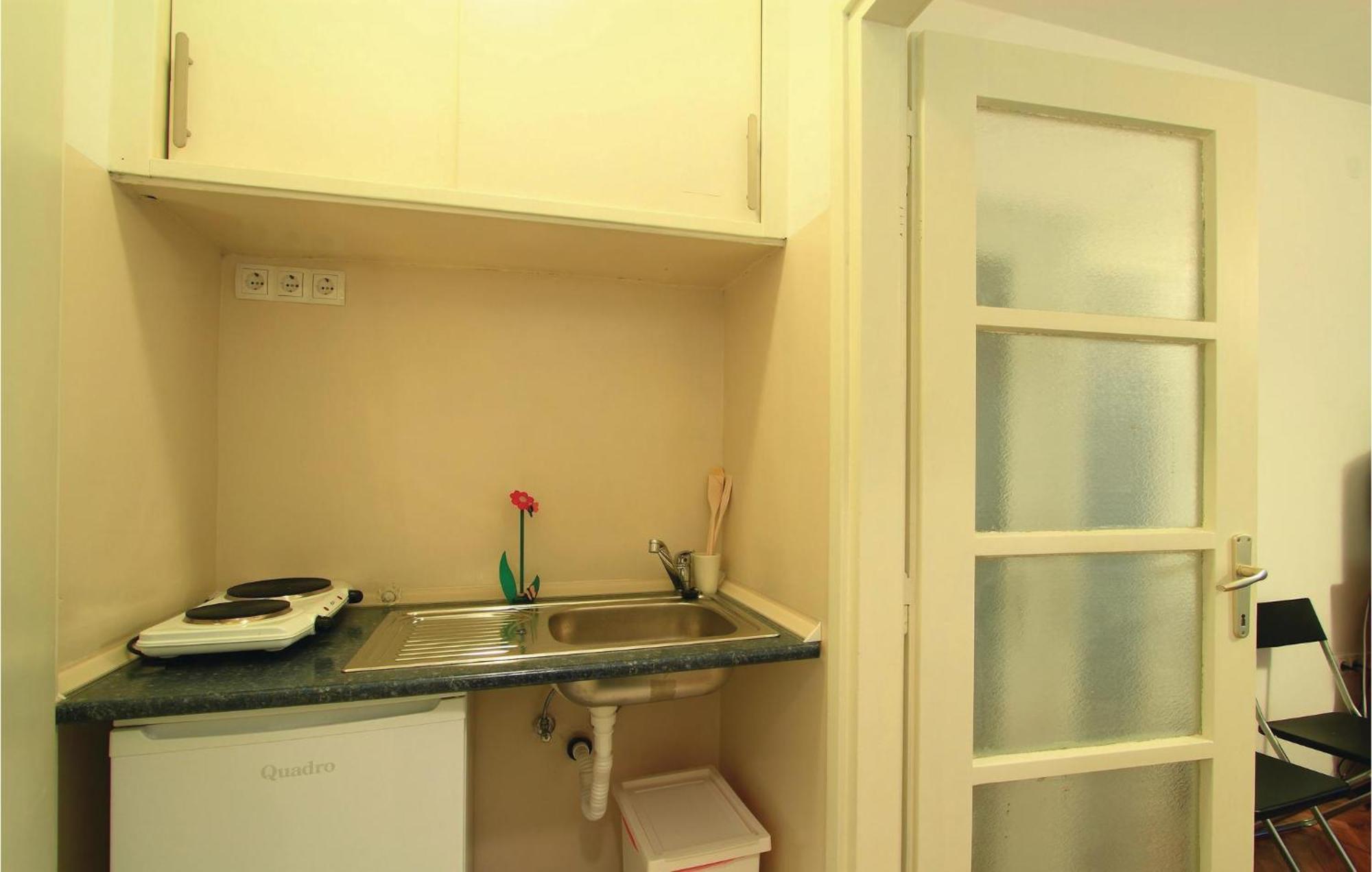 1 Bedroom Awesome Apartment In Pula Buitenkant foto