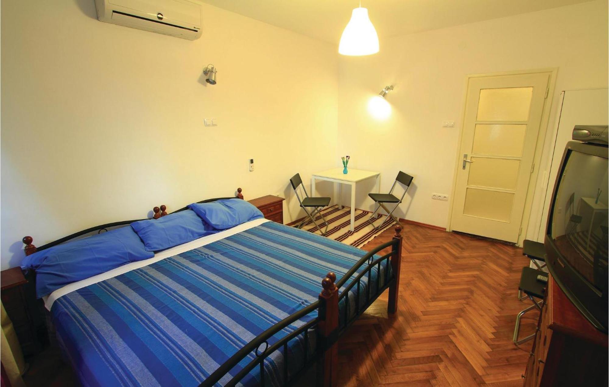 1 Bedroom Awesome Apartment In Pula Buitenkant foto