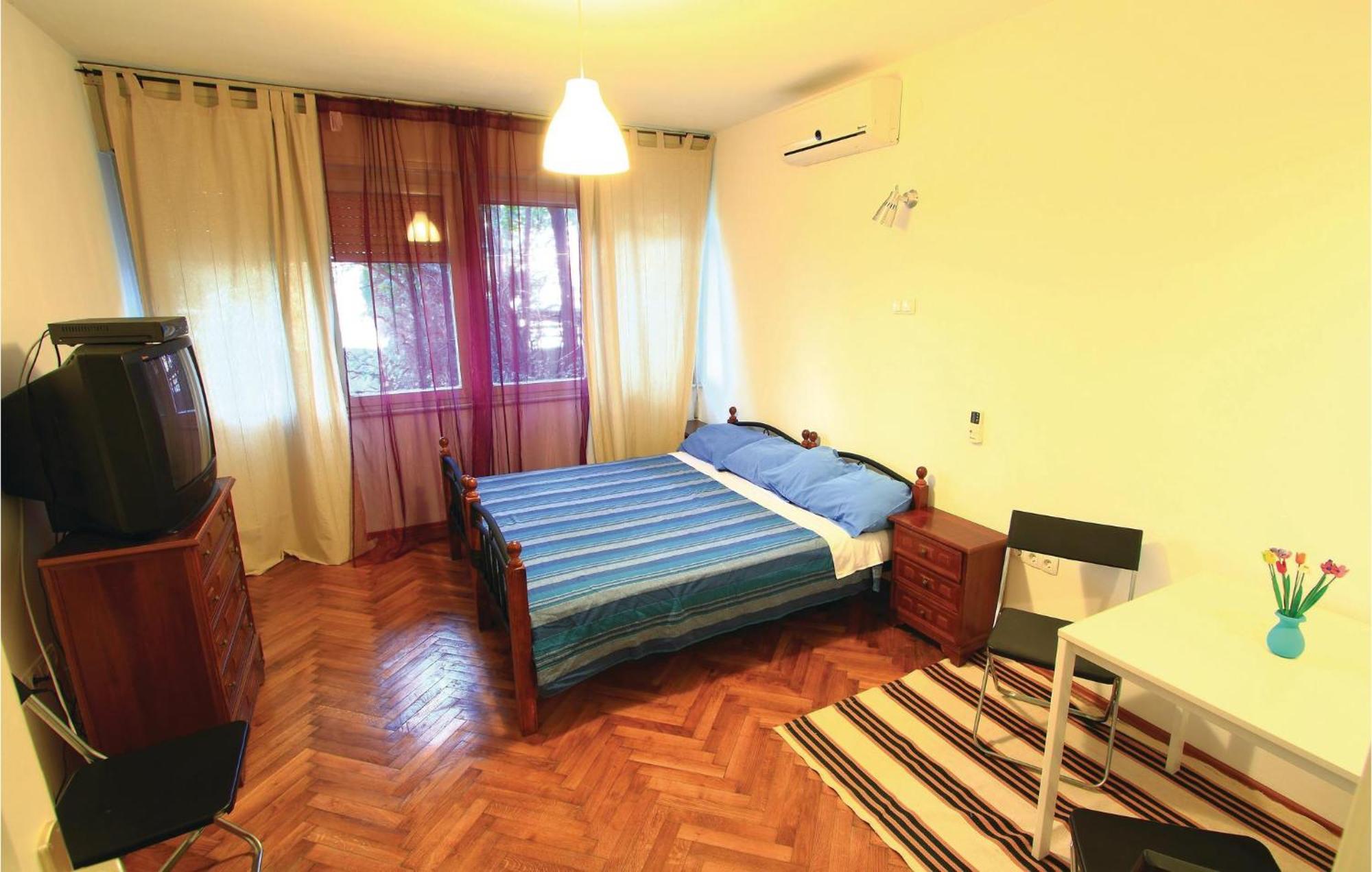 1 Bedroom Awesome Apartment In Pula Buitenkant foto